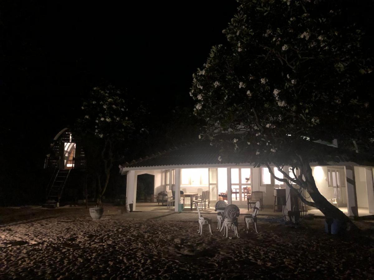 Moon Isle Beach Bungalow Нилавели Экстерьер фото